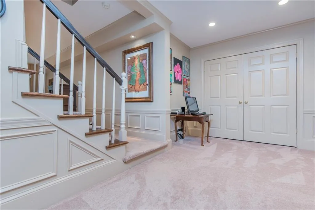 490 Tavern Circle, Sandy Springs, Georgia 30350, 4 Bedrooms Bedrooms, ,3 BathroomsBathrooms,Residential,Sold,490 Tavern Circle,6727128