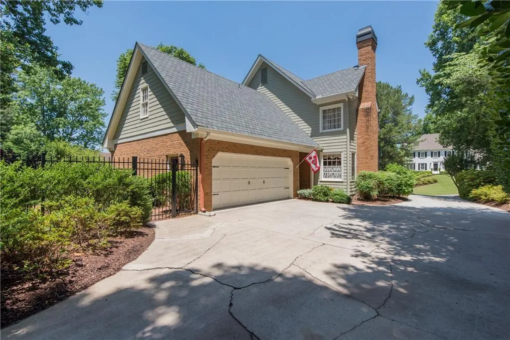 490 Tavern Circle, Sandy Springs, Georgia 30350, 4 Bedrooms Bedrooms, ,3 BathroomsBathrooms,Residential,Sold,490 Tavern Circle,6727128