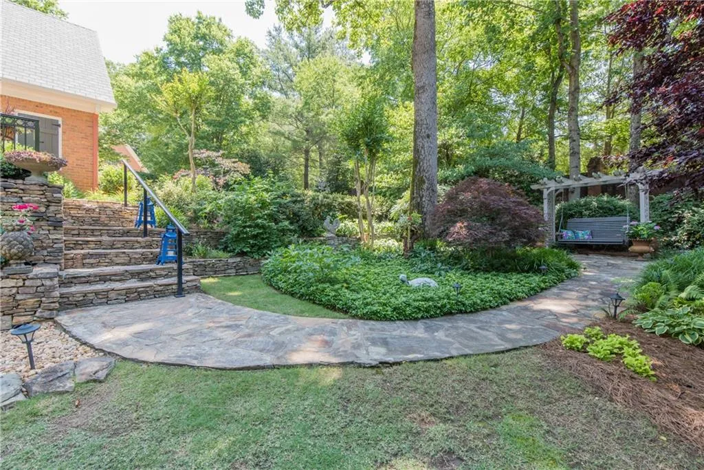 490 Tavern Circle, Sandy Springs, Georgia 30350, 4 Bedrooms Bedrooms, ,3 BathroomsBathrooms,Residential,Sold,490 Tavern Circle,6727128