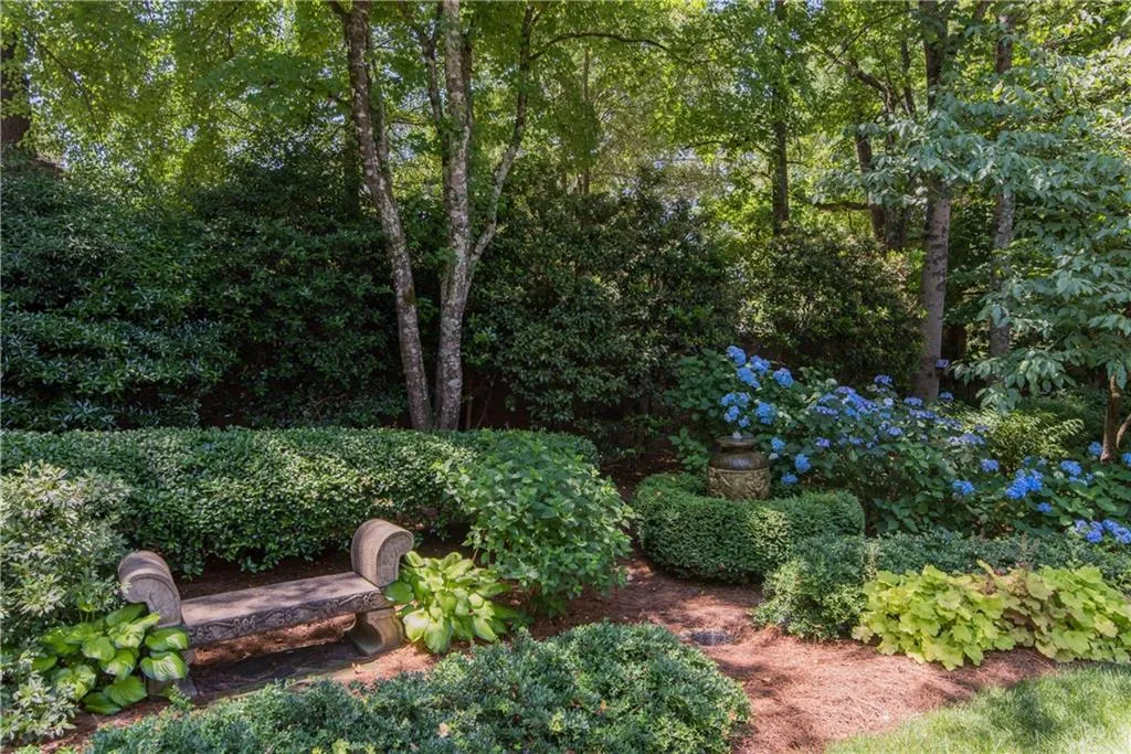 490 Tavern Circle, Sandy Springs, Georgia 30350, 4 Bedrooms Bedrooms, ,3 BathroomsBathrooms,Residential,Sold,490 Tavern Circle,6727128