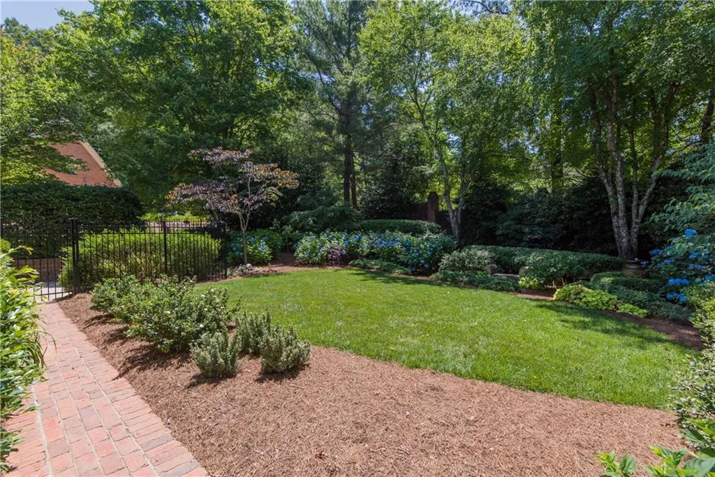 490 Tavern Circle, Sandy Springs, Georgia 30350, 4 Bedrooms Bedrooms, ,3 BathroomsBathrooms,Residential,Sold,490 Tavern Circle,6727128