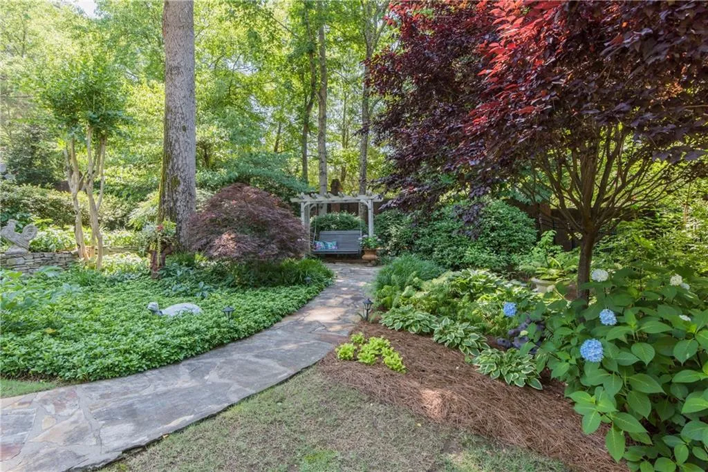 490 Tavern Circle, Sandy Springs, Georgia 30350, 4 Bedrooms Bedrooms, ,3 BathroomsBathrooms,Residential,Sold,490 Tavern Circle,6727128