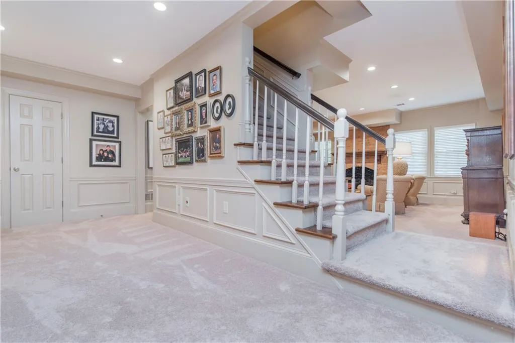 490 Tavern Circle, Sandy Springs, Georgia 30350, 4 Bedrooms Bedrooms, ,3 BathroomsBathrooms,Residential,Sold,490 Tavern Circle,6727128