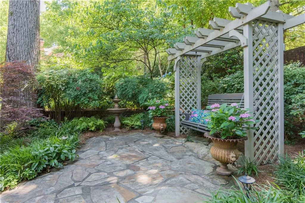 490 Tavern Circle, Sandy Springs, Georgia 30350, 4 Bedrooms Bedrooms, ,3 BathroomsBathrooms,Residential,Sold,490 Tavern Circle,6727128