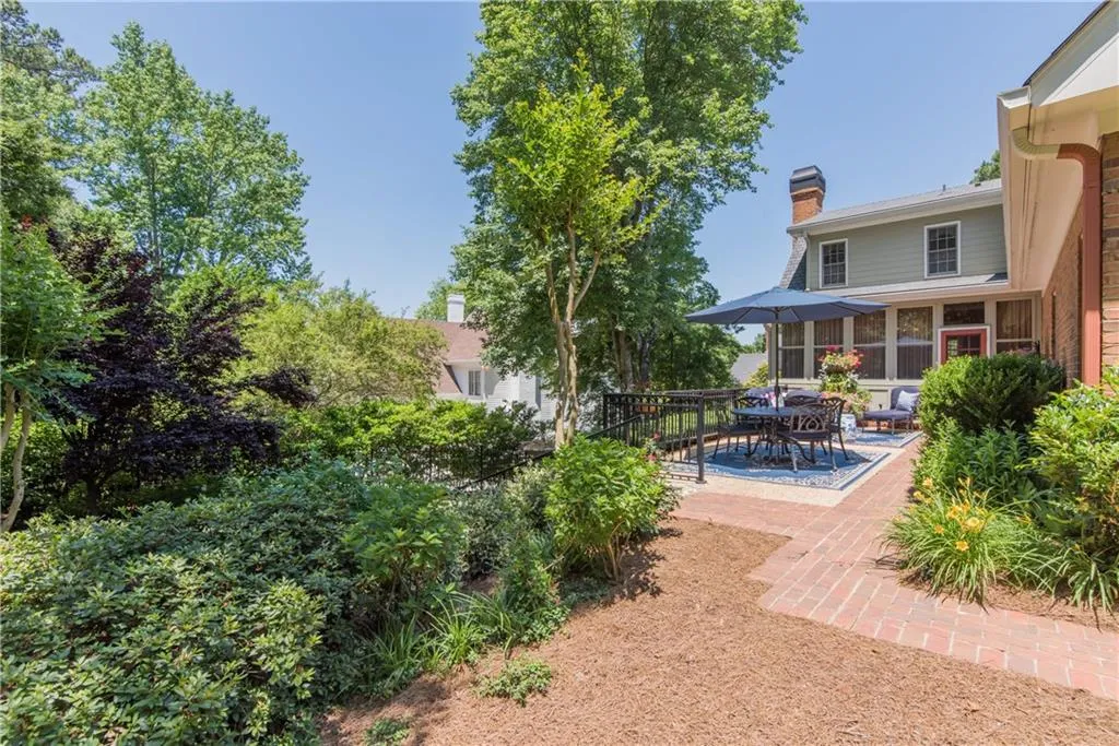 490 Tavern Circle, Sandy Springs, Georgia 30350, 4 Bedrooms Bedrooms, ,3 BathroomsBathrooms,Residential,Sold,490 Tavern Circle,6727128