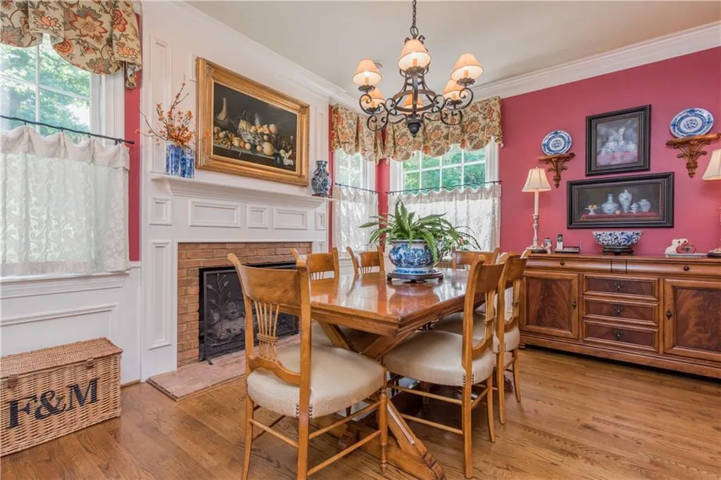 490 Tavern Circle, Sandy Springs, Georgia 30350, 4 Bedrooms Bedrooms, ,3 BathroomsBathrooms,Residential,Sold,490 Tavern Circle,6727128