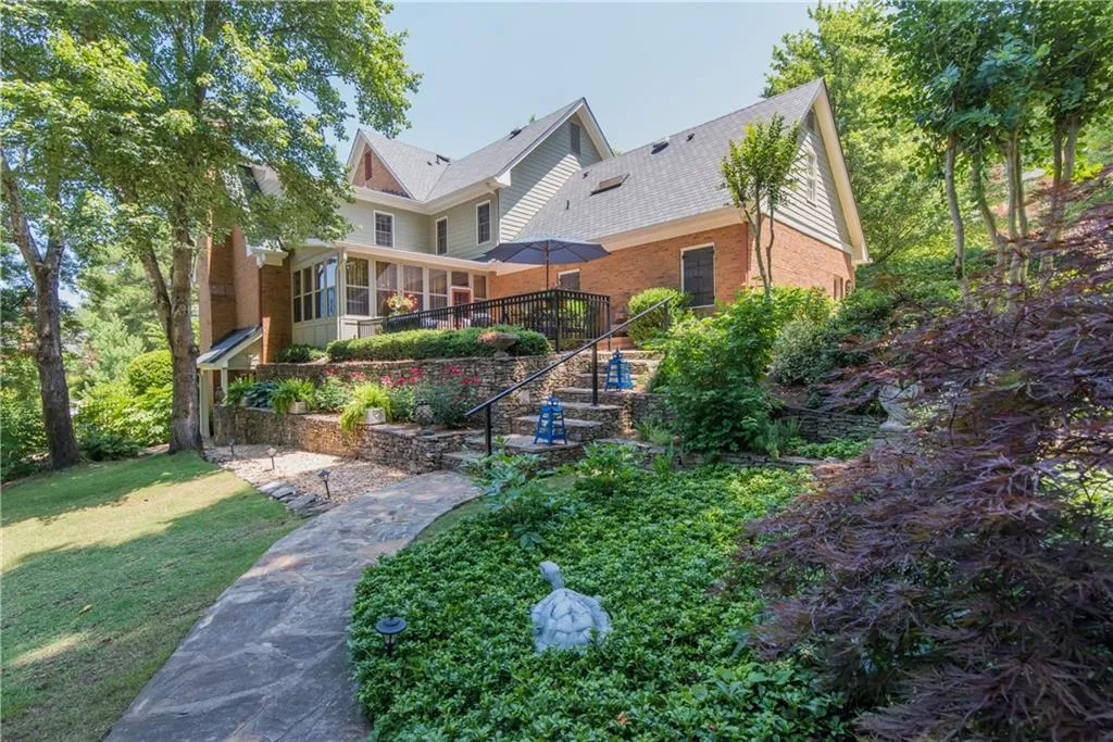 490 Tavern Circle, Sandy Springs, Georgia 30350, 4 Bedrooms Bedrooms, ,3 BathroomsBathrooms,Residential,Sold,490 Tavern Circle,6727128