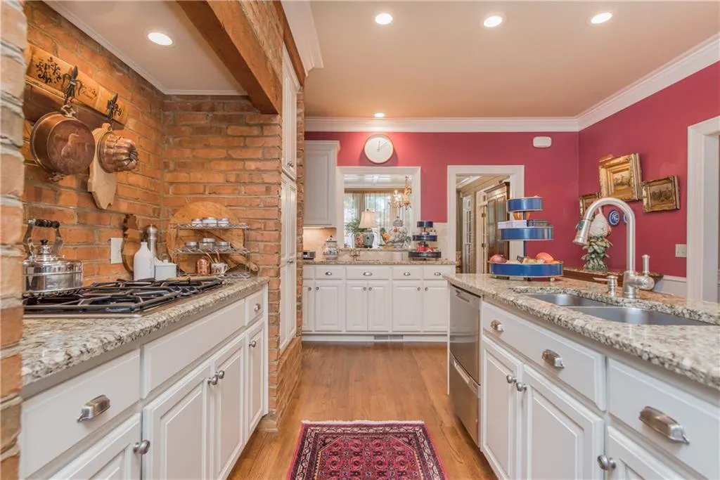 490 Tavern Circle, Sandy Springs, Georgia 30350, 4 Bedrooms Bedrooms, ,3 BathroomsBathrooms,Residential,Sold,490 Tavern Circle,6727128