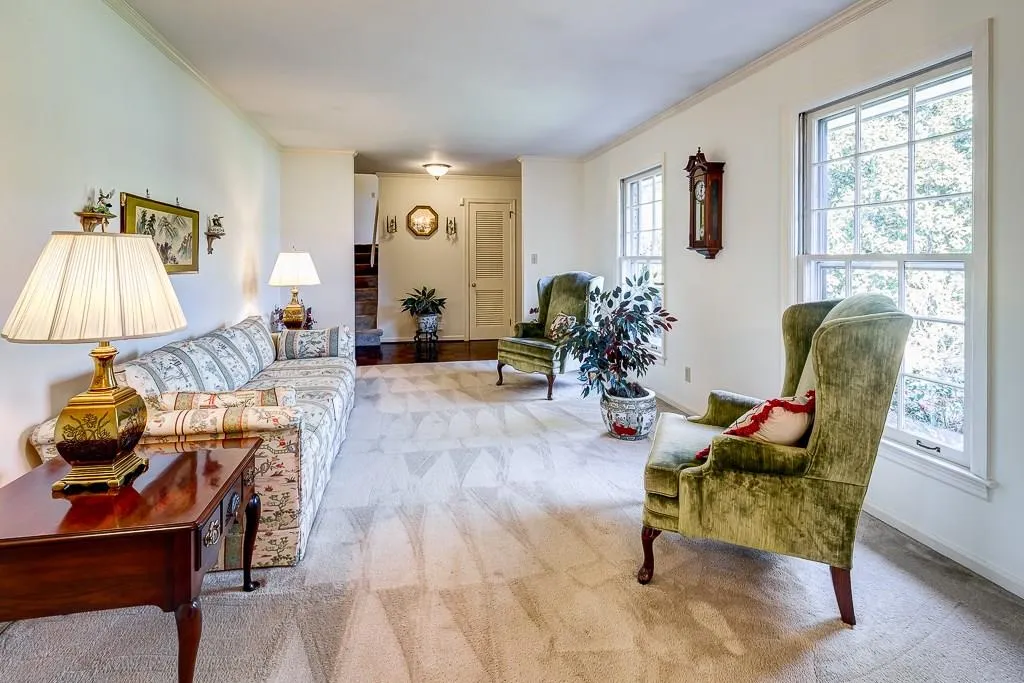 105 W Spalding Drive, Sandy Springs, Georgia 30328, 4 Bedrooms Bedrooms, ,3 BathroomsBathrooms,Residential,Sold,105 W Spalding Drive,5627822