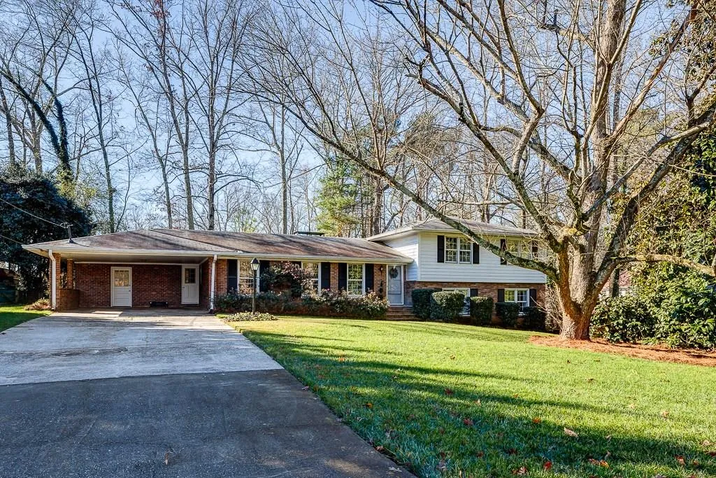 105 W Spalding Drive, Sandy Springs, Georgia 30328, 4 Bedrooms Bedrooms, ,3 BathroomsBathrooms,Residential,Sold,105 W Spalding Drive,5627822