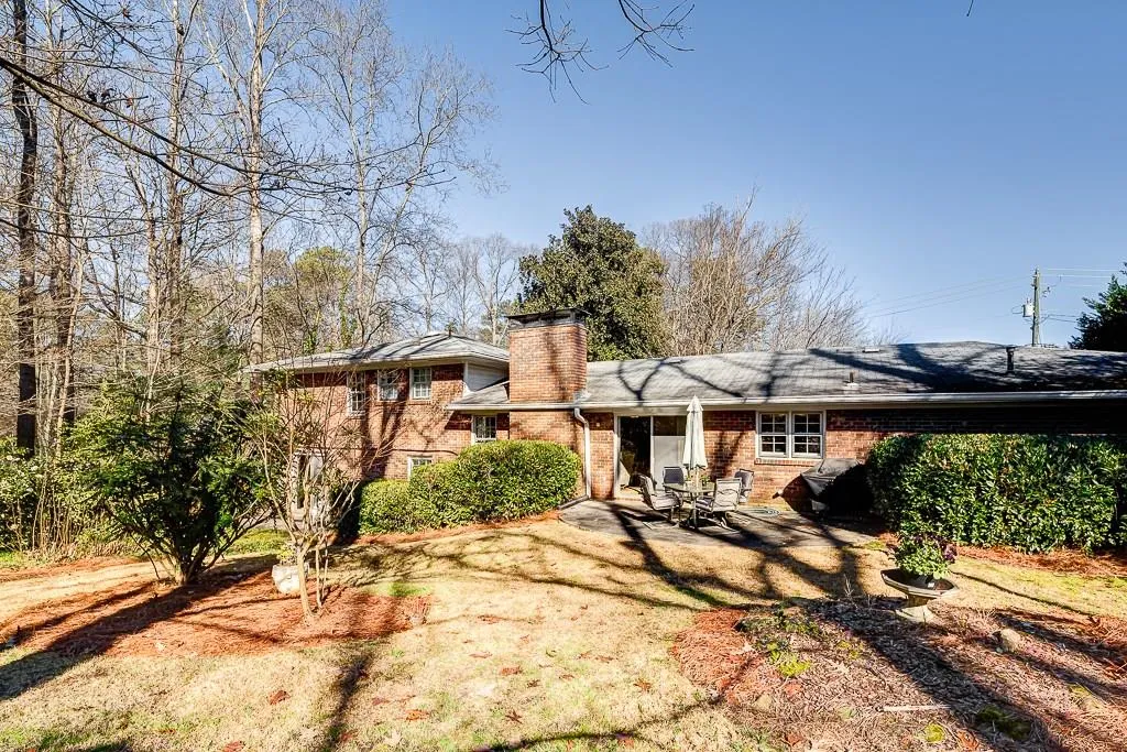 105 W Spalding Drive, Sandy Springs, Georgia 30328, 4 Bedrooms Bedrooms, ,3 BathroomsBathrooms,Residential,Sold,105 W Spalding Drive,5627822