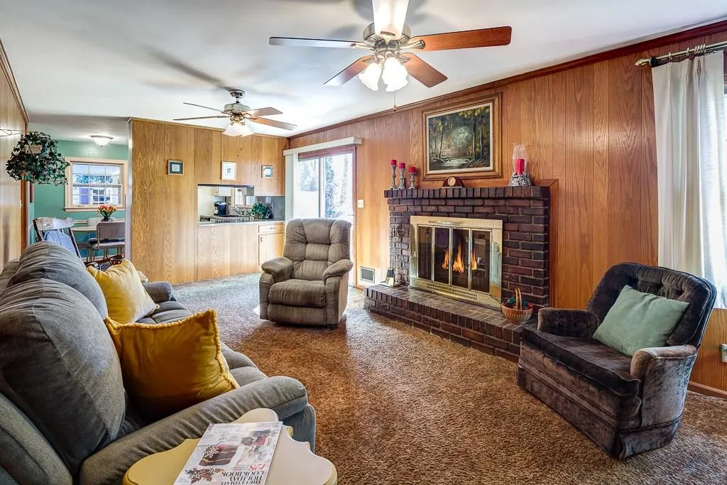 105 W Spalding Drive, Sandy Springs, Georgia 30328, 4 Bedrooms Bedrooms, ,3 BathroomsBathrooms,Residential,Sold,105 W Spalding Drive,5627822