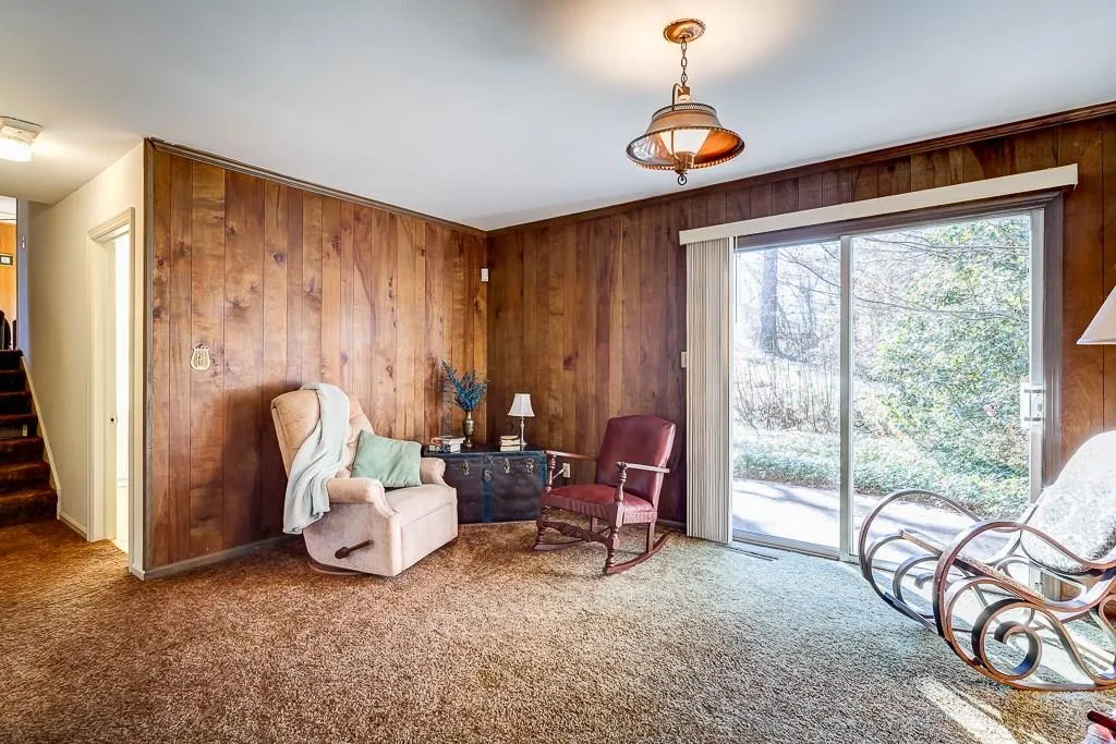 105 W Spalding Drive, Sandy Springs, Georgia 30328, 4 Bedrooms Bedrooms, ,3 BathroomsBathrooms,Residential,Sold,105 W Spalding Drive,5627822