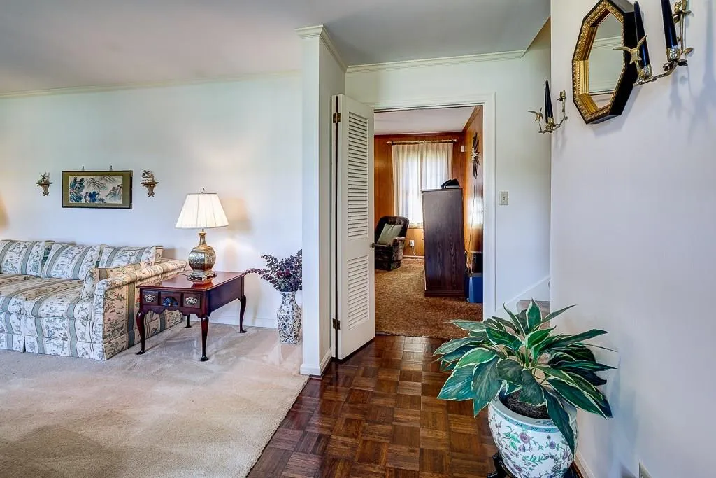 105 W Spalding Drive, Sandy Springs, Georgia 30328, 4 Bedrooms Bedrooms, ,3 BathroomsBathrooms,Residential,Sold,105 W Spalding Drive,5627822