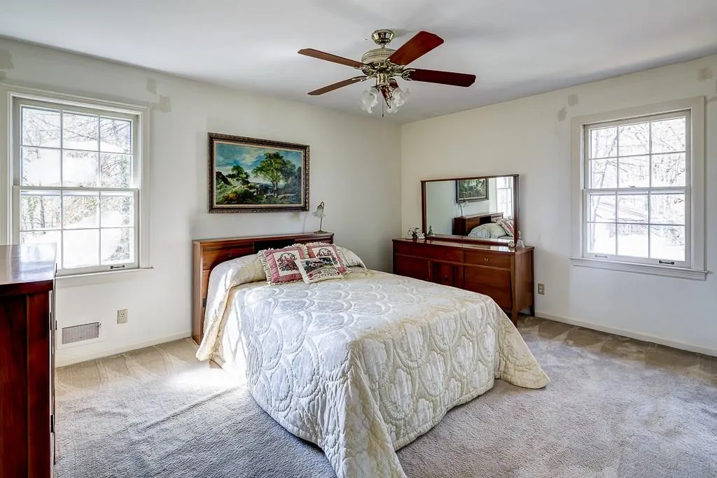 105 W Spalding Drive, Sandy Springs, Georgia 30328, 4 Bedrooms Bedrooms, ,3 BathroomsBathrooms,Residential,Sold,105 W Spalding Drive,5627822