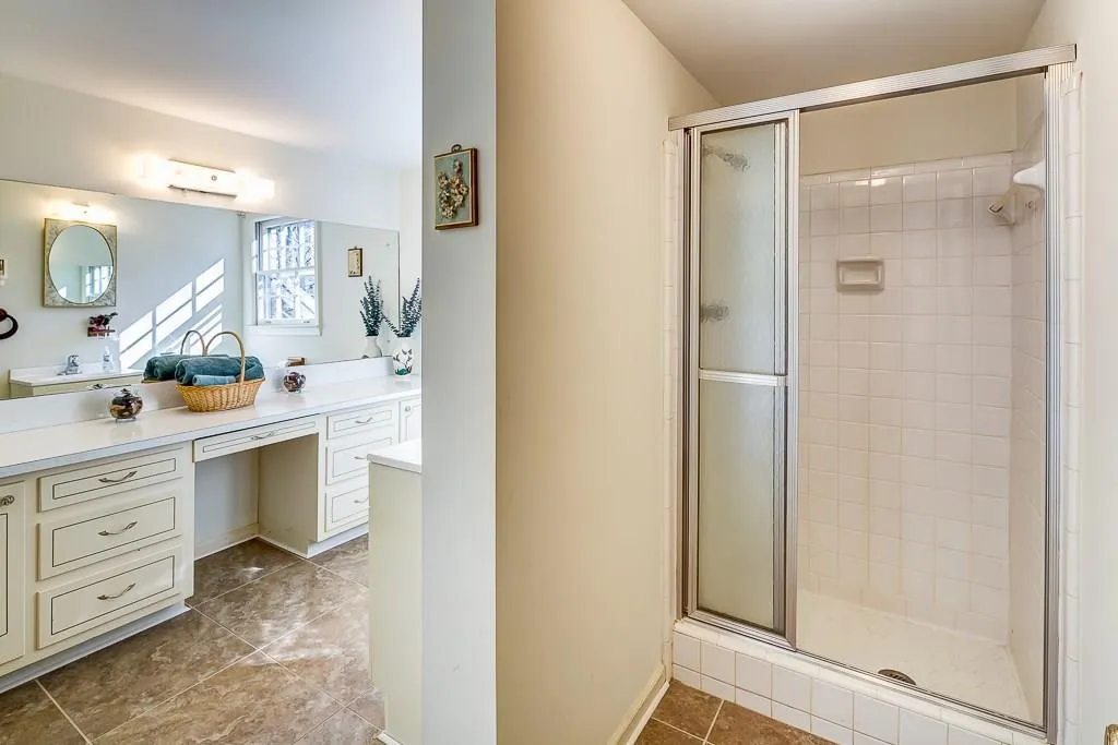 105 W Spalding Drive, Sandy Springs, Georgia 30328, 4 Bedrooms Bedrooms, ,3 BathroomsBathrooms,Residential,Sold,105 W Spalding Drive,5627822