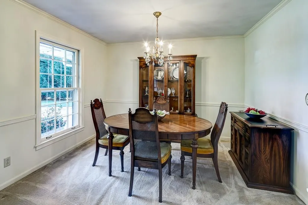 105 W Spalding Drive, Sandy Springs, Georgia 30328, 4 Bedrooms Bedrooms, ,3 BathroomsBathrooms,Residential,Sold,105 W Spalding Drive,5627822