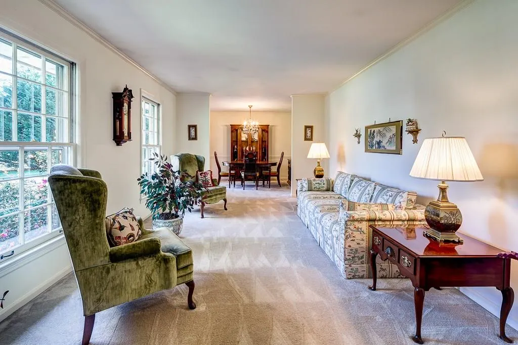 105 W Spalding Drive, Sandy Springs, Georgia 30328, 4 Bedrooms Bedrooms, ,3 BathroomsBathrooms,Residential,Sold,105 W Spalding Drive,5627822