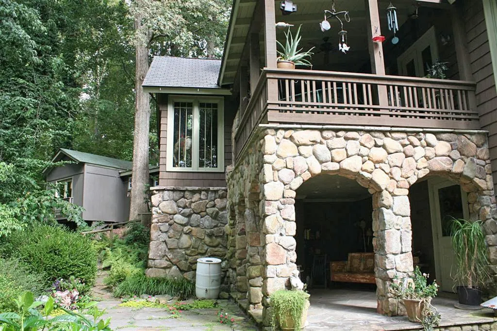 5045 Powers Ferry Road Nw, Atlanta, Georgia 30327, 5 Bedrooms Bedrooms, ,3 BathroomsBathrooms,Residential,Sold,5045 Powers Ferry Road Nw,5544255