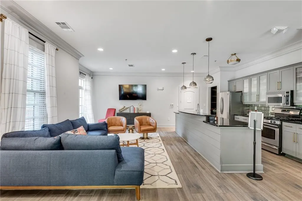 1055 Piedmont Avenue Ne Unit 117, Atlanta, Georgia 30309, 1 Bedroom Bedrooms, ,1 BathroomBathrooms,Residential,For Sale,1055 Piedmont Avenue Ne Unit 117,7652803