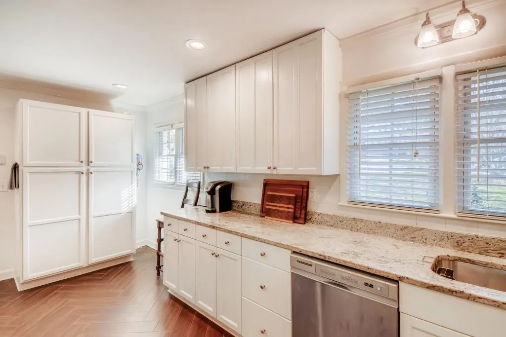 6046 Kayron Drive, Sandy Springs, Georgia 30328, 4 Bedrooms Bedrooms, ,3 BathroomsBathrooms,Residential,Sold,6046 Kayron Drive,6664962
