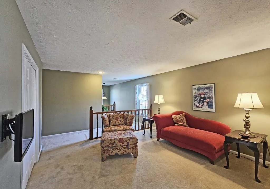 Upper Level large Loft Area,