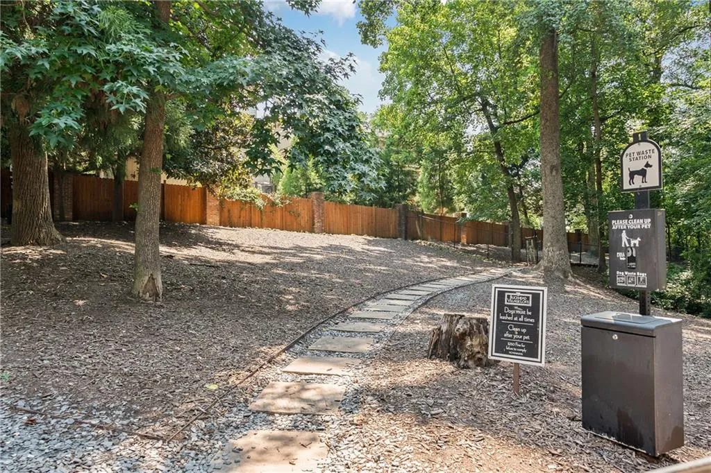 3235 Roswell Road Ne Unit 505, Atlanta, Georgia 30305, 2 Bedrooms Bedrooms, ,2 BathroomsBathrooms,Residential,For Sale,3235 Roswell Road Ne Unit 505,7635156