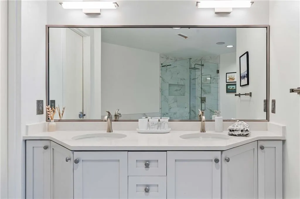 3235 Roswell Road Ne Unit 505, Atlanta, Georgia 30305, 2 Bedrooms Bedrooms, ,2 BathroomsBathrooms,Residential,For Sale,3235 Roswell Road Ne Unit 505,7635156