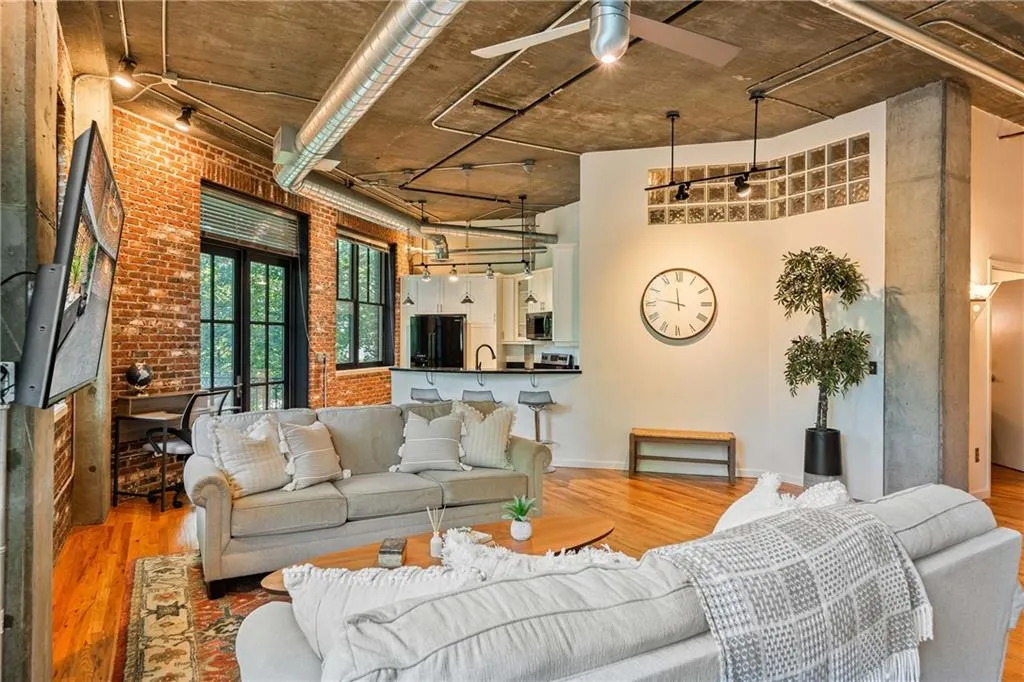 3235 Roswell Road Ne Unit 505, Atlanta, Georgia 30305, 2 Bedrooms Bedrooms, ,2 BathroomsBathrooms,Residential,For Sale,3235 Roswell Road Ne Unit 505,7635156