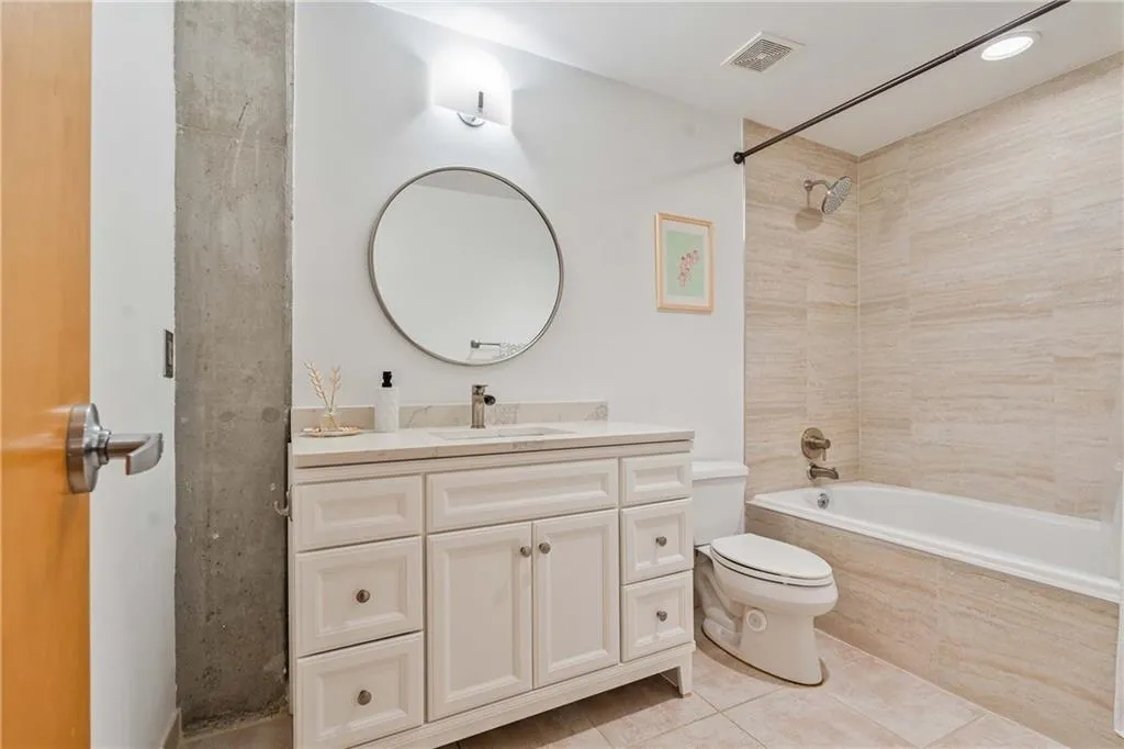3235 Roswell Road Ne Unit 505, Atlanta, Georgia 30305, 2 Bedrooms Bedrooms, ,2 BathroomsBathrooms,Residential,For Sale,3235 Roswell Road Ne Unit 505,7635156