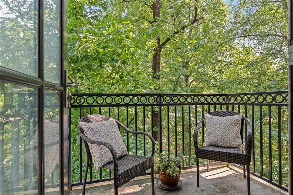 3235 Roswell Road Ne Unit 505, Atlanta, Georgia 30305, 2 Bedrooms Bedrooms, ,2 BathroomsBathrooms,Residential,For Sale,3235 Roswell Road Ne Unit 505,7635156