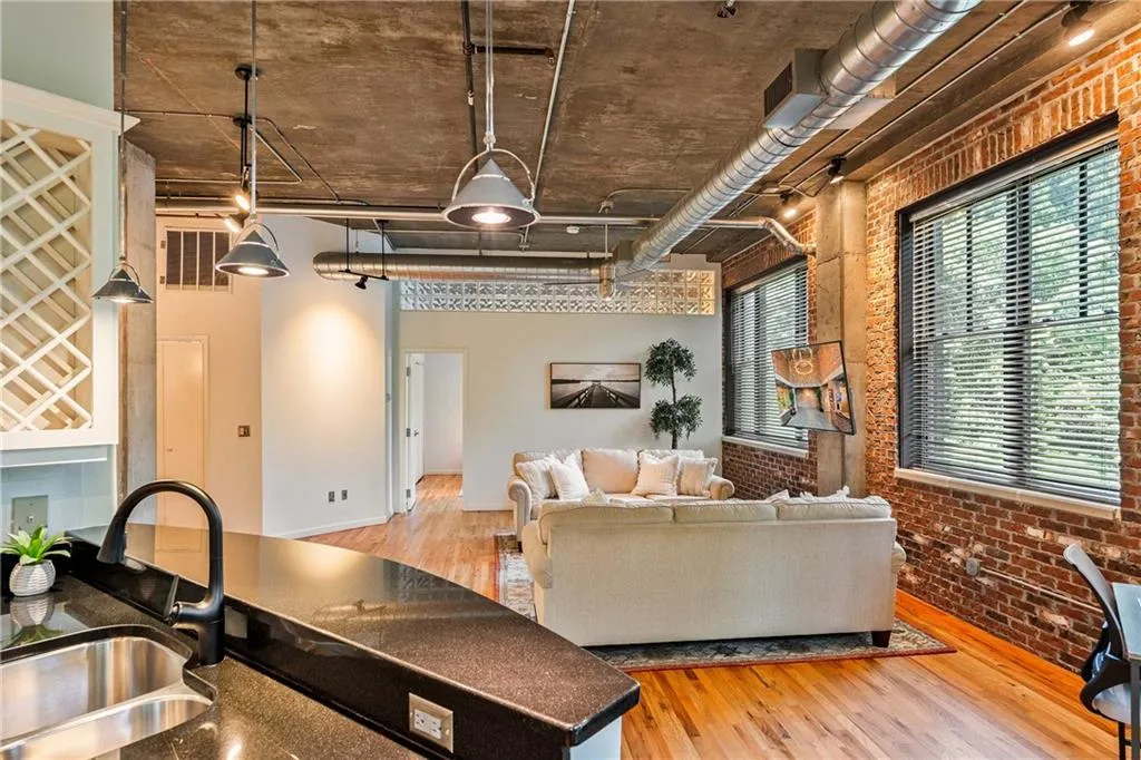 3235 Roswell Road Ne Unit 505, Atlanta, Georgia 30305, 2 Bedrooms Bedrooms, ,2 BathroomsBathrooms,Residential,For Sale,3235 Roswell Road Ne Unit 505,7635156