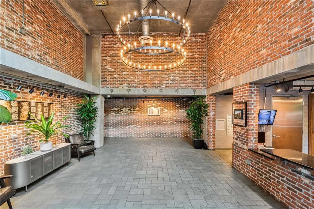 3235 Roswell Road Ne Unit 505, Atlanta, Georgia 30305, 2 Bedrooms Bedrooms, ,2 BathroomsBathrooms,Residential,For Sale,3235 Roswell Road Ne Unit 505,7635156