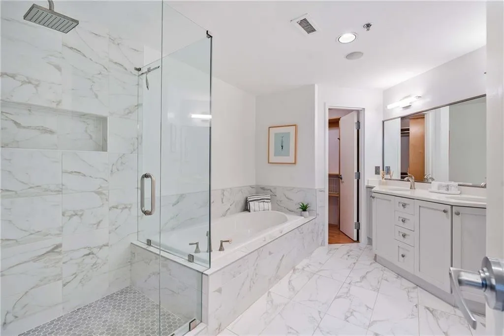 3235 Roswell Road Ne Unit 505, Atlanta, Georgia 30305, 2 Bedrooms Bedrooms, ,2 BathroomsBathrooms,Residential,For Sale,3235 Roswell Road Ne Unit 505,7635156