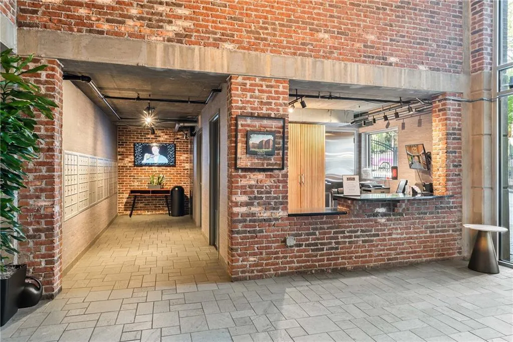 3235 Roswell Road Ne Unit 505, Atlanta, Georgia 30305, 2 Bedrooms Bedrooms, ,2 BathroomsBathrooms,Residential,For Sale,3235 Roswell Road Ne Unit 505,7635156