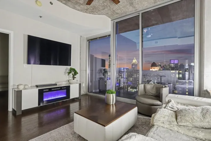 Modern High-Rise Living in the Heart of Midtown! Perched on the 32nd Floor of Viewpoint!