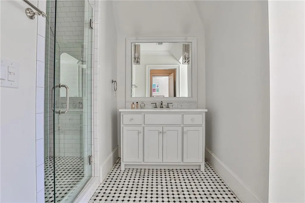 5120 Powers Ferry Road, Atlanta, Georgia 30327, 5 Bedrooms Bedrooms, ,5 BathroomsBathrooms,Residential,Sold,5120 Powers Ferry Road,7228382