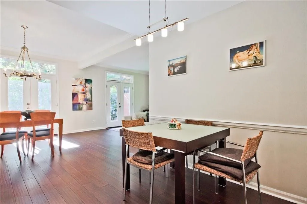 Eat-In Kitchen Breakfast Area