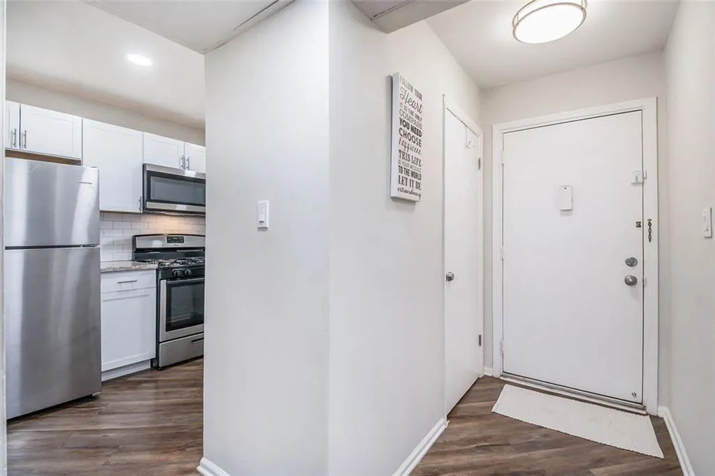 5400 Roswell Road Unit 6, Atlanta, Georgia 30342, 1 Bedroom Bedrooms, ,1 BathroomBathrooms,Residential,Sold,5400 Roswell Road Unit 6,7012454