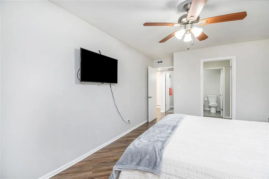 5400 Roswell Road Unit 6, Atlanta, Georgia 30342, 1 Bedroom Bedrooms, ,1 BathroomBathrooms,Residential,Sold,5400 Roswell Road Unit 6,7012454