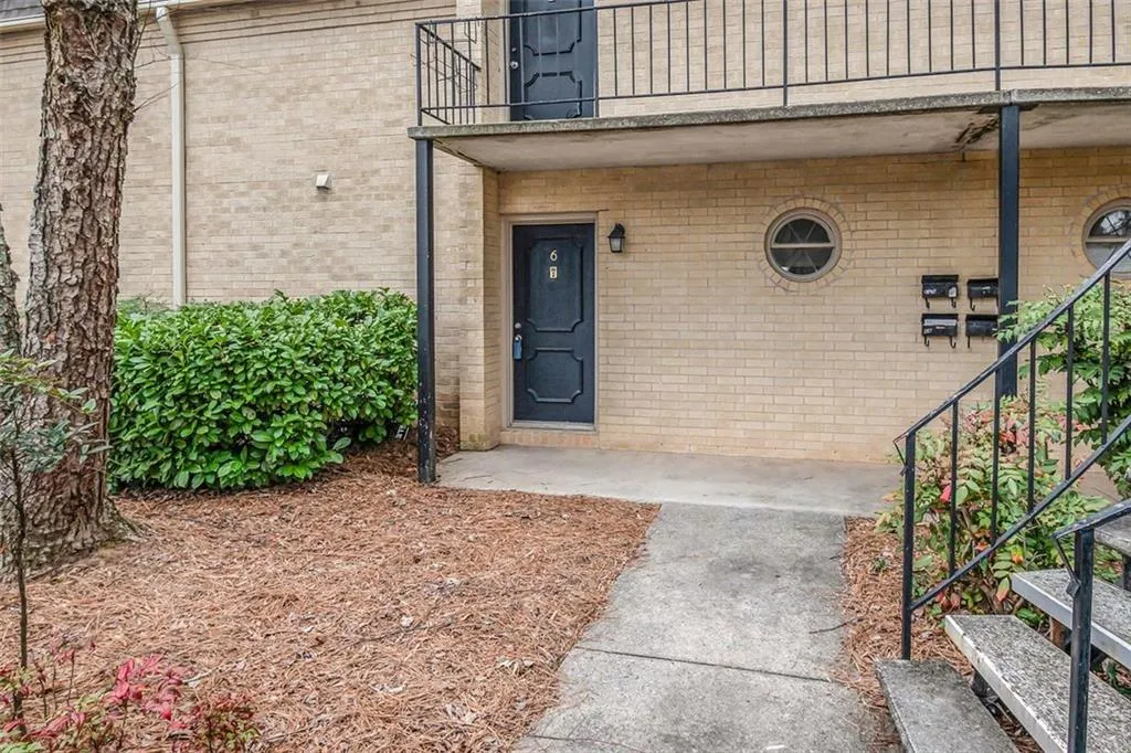 5400 Roswell Road Unit 6, Atlanta, Georgia 30342, 1 Bedroom Bedrooms, ,1 BathroomBathrooms,Residential,Sold,5400 Roswell Road Unit 6,7012454