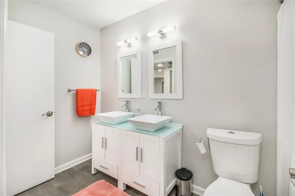 5400 Roswell Road Unit 6, Atlanta, Georgia 30342, 1 Bedroom Bedrooms, ,1 BathroomBathrooms,Residential,Sold,5400 Roswell Road Unit 6,7012454