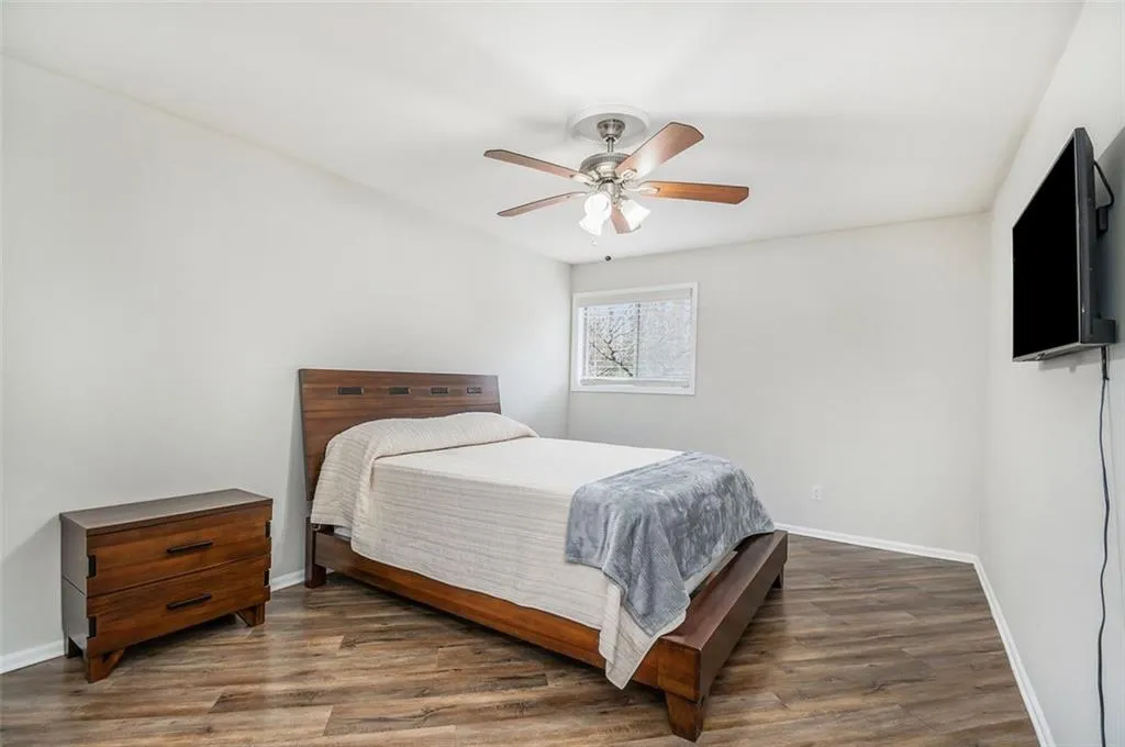 5400 Roswell Road Unit 6, Atlanta, Georgia 30342, 1 Bedroom Bedrooms, ,1 BathroomBathrooms,Residential,Sold,5400 Roswell Road Unit 6,7012454
