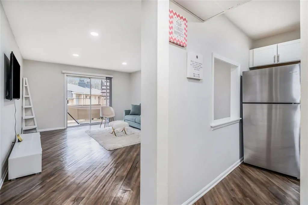 5400 Roswell Road Unit 6, Atlanta, Georgia 30342, 1 Bedroom Bedrooms, ,1 BathroomBathrooms,Residential,Sold,5400 Roswell Road Unit 6,7012454