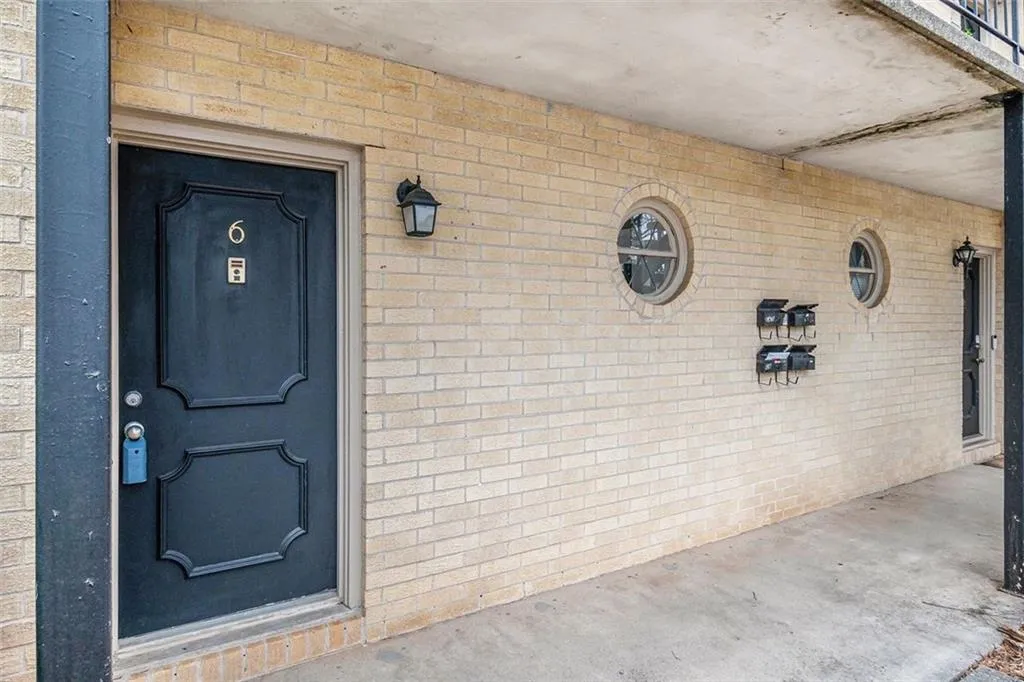 5400 Roswell Road Unit 6, Atlanta, Georgia 30342, 1 Bedroom Bedrooms, ,1 BathroomBathrooms,Residential,Sold,5400 Roswell Road Unit 6,7012454