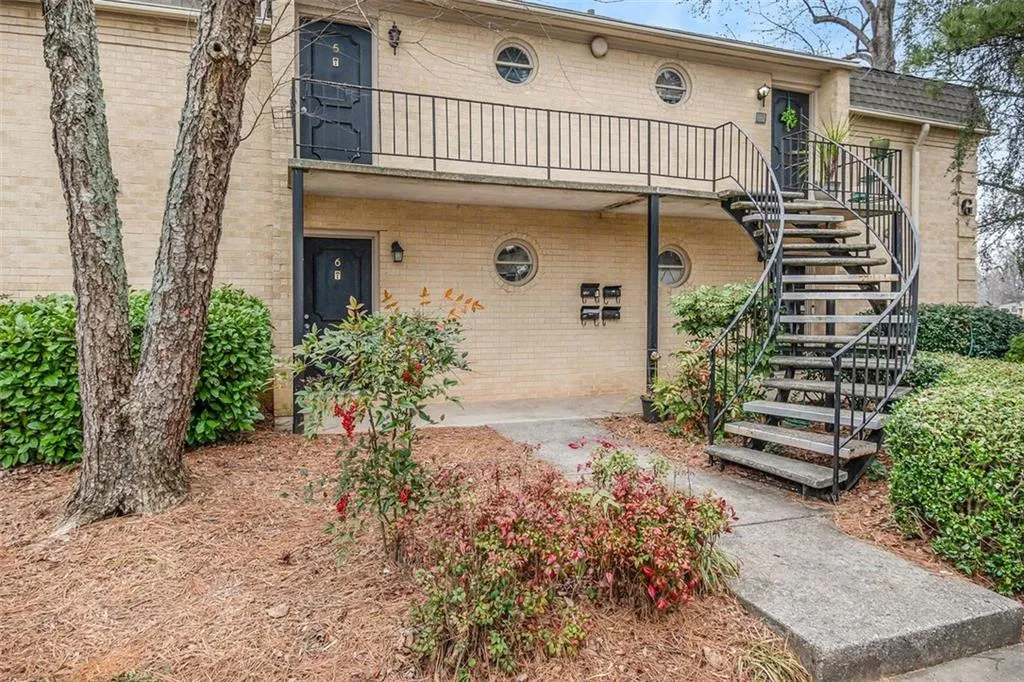 5400 Roswell Road Unit 6, Atlanta, Georgia 30342, 1 Bedroom Bedrooms, ,1 BathroomBathrooms,Residential,Sold,5400 Roswell Road Unit 6,7012454