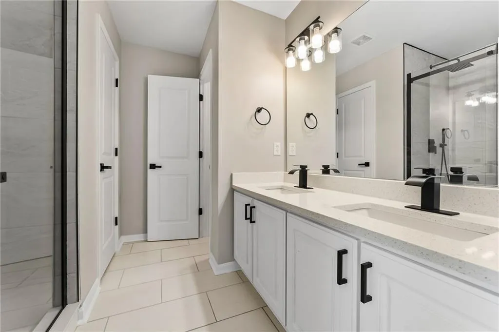 1784 Hollingsworth Boulevard Nw, Atlanta, Georgia 30318, 3 Bedrooms Bedrooms, ,2 BathroomsBathrooms,Residential,For Sale,1784 Hollingsworth Boulevard Nw,7653804