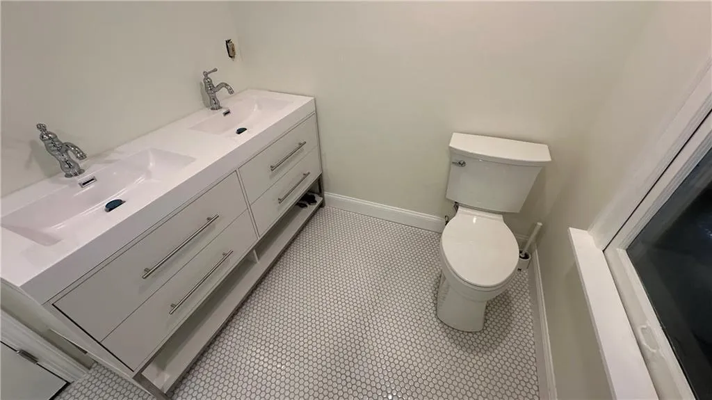 Bathroom with toilet and double vanity