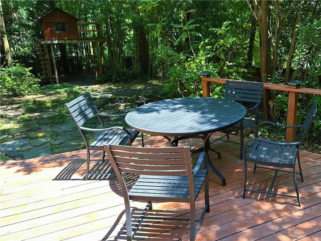 Deck featuring outdoor dining space