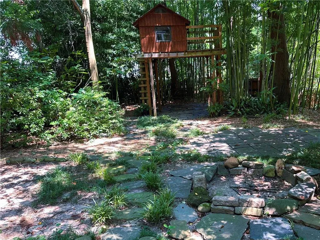 284 Lakeview Avenue Ne, Atlanta, Georgia 30305, 3 Bedrooms Bedrooms, ,2 BathroomsBathrooms,Residential,For Sale,284 Lakeview Avenue Ne,7601989